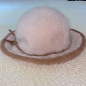 Vintage & Trendy Kangol Rolled Brim Bucket Hat w/ Fur Brim Bow-Tan & Light Brown